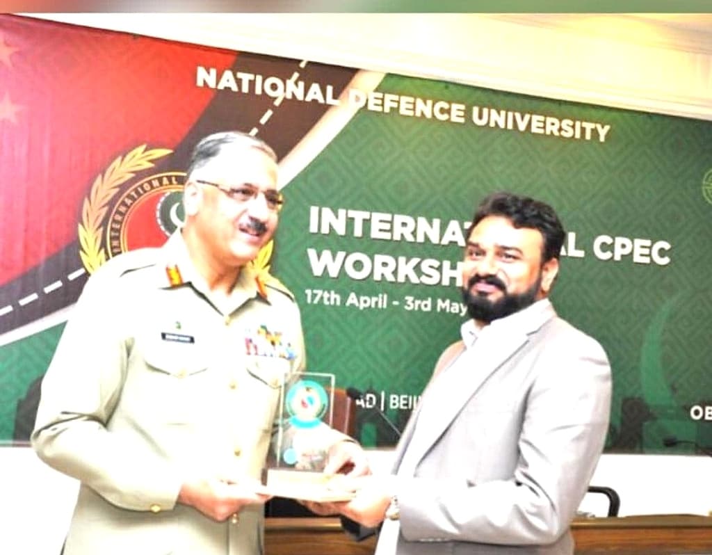 Ali Malik Asghar, CEO of JDB Group, receiving award at the National Defence University (NDU) International CPEC Workshop